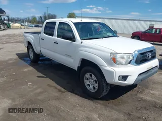 2015 Toyota Tacoma with VIN 3TMMU4FN3FM085972, listed as a IAAI auction lot 41868700 with 179,701 mi miles. Bid and sale history available at carsss.com. Image 1.