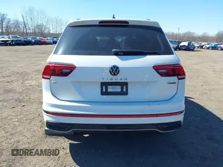 2022 Volkswagen Tiguan SE R-Line Black z VIN 3VV8B7AX4NM027208, wystawiony jako IAAI lot #41729385 z przebiegiem 51 274 mil mil oraz . Historia ofert i sprzedaży dostępna na DreamBid. Obrazek 16.