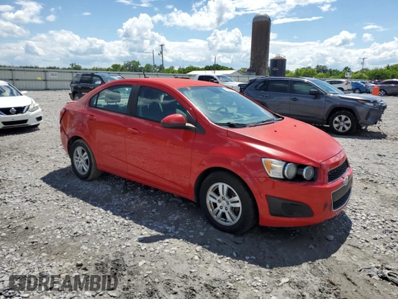 2012 Chevrolet Sonic LS z VIN 1G1JA5SH2C4174661, wystawiony jako Copart lot #56650635 z przebiegiem 128 258 mil mil oraz Szkoda całkowita • Salvage title. Historia ofert i sprzedaży dostępna na DreamBid. Obrazek 4.