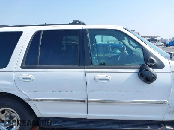 1998 Ford Expedition XLT with VIN 1FMRU176XWLA59524, listed as a IAAI auction lot 39809480 with 225,650 mi miles. Bid and sale history available at carsss.com. Image 12.