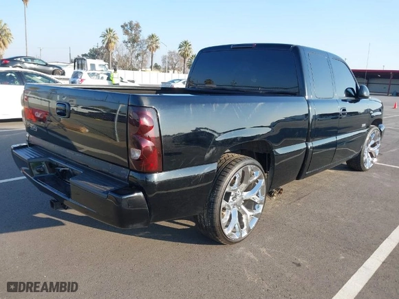 2003 Chevrolet Silverado SS with VIN 2GCEK19N131375845, listed as a IAAI auction lot 41273504 with NaN miles. Bid and sale history available at carsss.com. Image 4.