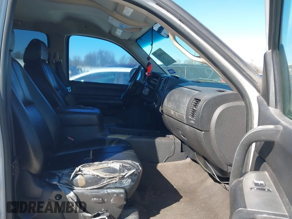 2008 GMC Sierra 1500 SLE1 z VIN 3GTEC13J48G183191, wystawiony jako IAAI lot #41400811 z przebiegiem 249 798 mil mil oraz . Historia ofert i sprzedaży dostępna na DreamBid. Obrazek 5.
