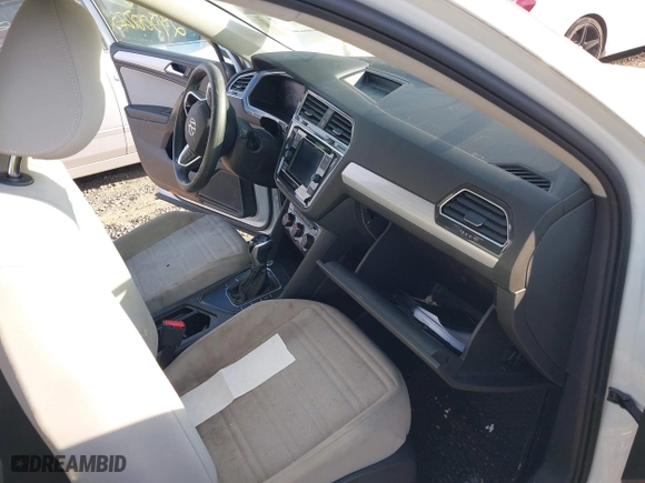 2022 Volkswagen Tiguan S with VIN 3VV1B7AX0NM004543, listed as a IAAI auction lot 40409461 with 999,999 mi miles. Bid and sale history available at carsss.com. Image 5.