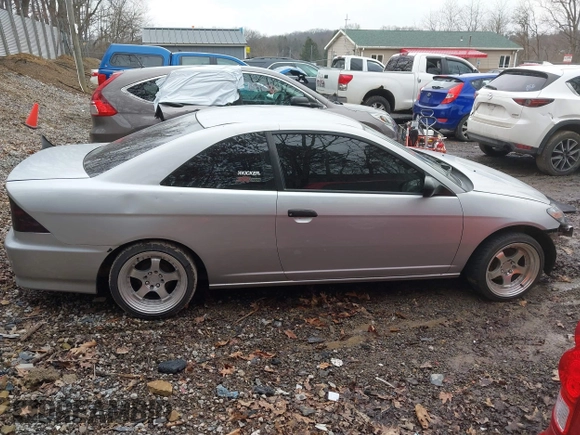 2005 Honda Civic VP z VIN 1HGEM21125L077764, wystawiony jako IAAI lot #41679934 z przebiegiem 204 142 mil mil oraz . Historia ofert i sprzedaży dostępna na DreamBid. Obrazek 14.