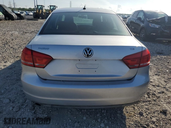 2014 Volkswagen Passat S z VIN 1VWAS7A39EC046865, wystawiony jako Copart lot #58449995 z przebiegiem 122 630 mil mil oraz Czysty tytuł • Clean title. Historia ofert i sprzedaży dostępna na DreamBid. Obrazek 6.