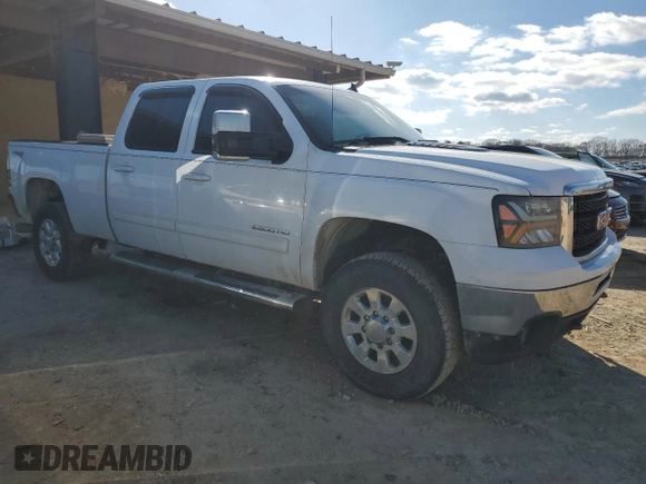 2011 GMC Sierra 2500HD SLT z VIN 1GT121C86BF128555, wystawiony jako Copart lot #46121585 z przebiegiem 343 675 mil mil oraz Szkoda całkowita • Salvage title. Historia ofert i sprzedaży dostępna na DreamBid. Obrazek 4.