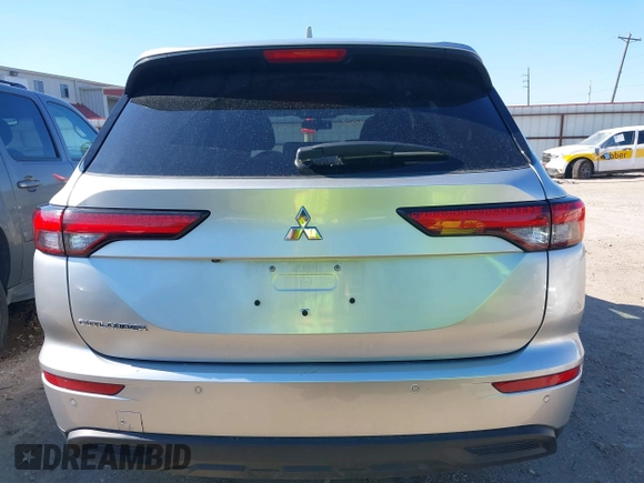 2024 Mitsubishi Outlander ES z VIN JA4J3UA8XRZ015082, wystawiony jako IAAI lot #42244407 z przebiegiem 18 885 mil mil oraz . Historia ofert i sprzedaży dostępna na DreamBid. Obrazek 17.