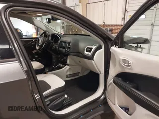 2021 Jeep Compass Altitude с VIN 3C4NJCBB1MT538704, выставлен на аукционе IAAI как лот 41402091 с пробегом 87 337 миль миль и . История ставок и продаж доступна на DreamBid. Изображение 5.