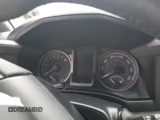 2021 Toyota Tacoma SR z VIN 3TYCZ5ANXMT050566, wystawiony jako Copart lot #57315615 z przebiegiem Nie podano mil oraz Szkoda całkowita • Salvage title. Historia ofert i sprzedaży dostępna na DreamBid. Obrazek 9.