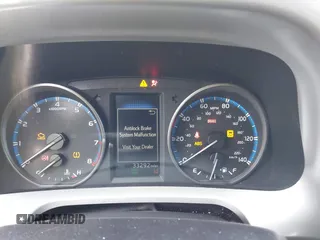 2018 Toyota RAV4 XLE with VIN 2T3RFREVXJW791889, listed as a IAAI auction lot 42021099 with 33,292 mi miles. Bid and sale history available at carsss.com. Image 7.
