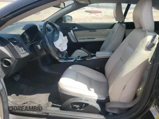 2011 Volvo C70 z VIN YV1672MC0BJ107689, wystawiony jako Copart lot #52407445 z przebiegiem Nie podano mil oraz Szkoda całkowita • Salvage title. Historia ofert i sprzedaży dostępna na DreamBid. Obrazek 7.
