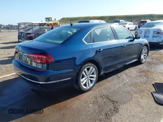 2018 Volkswagen Passat SE z VIN 1VWBA7A3XJC038887, wystawiony jako IAAI lot #42084936 z przebiegiem 62 857 mil mil oraz . Historia ofert i sprzedaży dostępna na DreamBid. Obrazek 4.