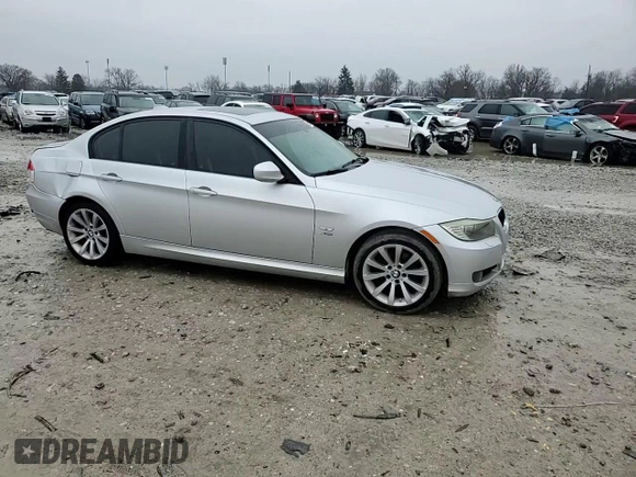 2011 BMW 3 Series 328i xDrive z VIN WBAPK7G55BNN58674, wystawiony jako Copart lot #85578814 z przebiegiem Nie podano mil oraz Szkoda całkowita • Salvage title. Historia ofert i sprzedaży dostępna na DreamBid. Obrazek 11.