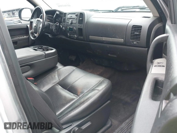 2011 Chevrolet Silverado 1500 LT with VIN 3GCPKSE30BG219790, listed as a IAAI auction lot 41163358 with 152,503 mi miles. Bid and sale history available at carsss.com. Image 5.