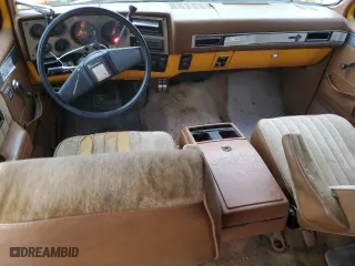 1988 Chevrolet Suburban with VIN 1GNGR26K1JF166137, listed as a Copart auction lot 81096714 with 76,455 mi miles and Salvage Title. Bid and sale history available at carsss.com. Image 8.