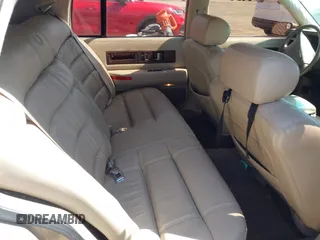1995 Cadillac Fleetwood z VIN 1G6DW52P2SR713135, wystawiony jako IAAI lot #42352917 z przebiegiem 72 919 mil mil oraz . Historia ofert i sprzedaży dostępna na DreamBid. Obrazek 8.