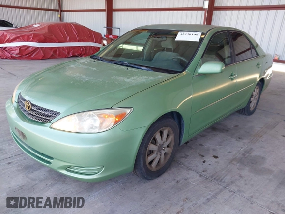 2002 Toyota Camry LE z VIN 4T1BE30K02U096796, wystawiony jako IAAI lot #42230108 z przebiegiem 249 883 mil mil oraz . Historia ofert i sprzedaży dostępna na DreamBid. Obrazek 2.