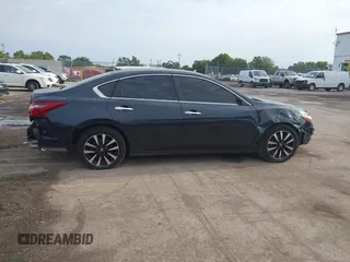2018 Nissan Altima SR with VIN 1N4AL3AP5JC255662, listed as a IAAI auction lot 42229232 with 171,399 mi miles and . Bid and sale history available at carsss.com. Image 13.