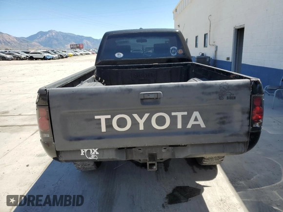 1990 Toyota Pickup DLX with VIN JT4RN93P3L5021924, listed as a Copart auction lot 64699075 with 287,298 mi miles and Clean title. Bid and sale history available at DreamBid. Image 6.