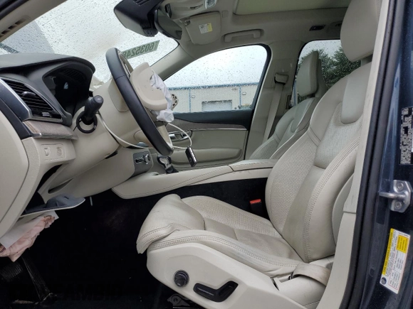 2021 Volvo XC90 Inscription z VIN YV4A22PL8M1754979, wystawiony jako Copart lot #60352465 z przebiegiem 92 967 mil mil oraz Szkoda całkowita • Salvage title. Historia ofert i sprzedaży dostępna na DreamBid. Obrazek 7.