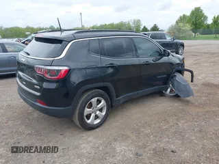 2018 Jeep Compass Altitude z VIN 3C4NJDBBXJT199927, wystawiony jako IAAI lot #42182460 z przebiegiem 93 535 mil mil oraz . Historia ofert i sprzedaży dostępna na DreamBid. Obrazek 4.