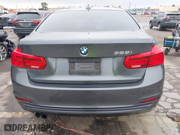 2016 BMW 3 Series 328i z VIN WBA8E9G53GNT85817, wystawiony jako IAAI lot #41765637 z przebiegiem 130 719 mil mil oraz . Historia ofert i sprzedaży dostępna na DreamBid. Obrazek 16.