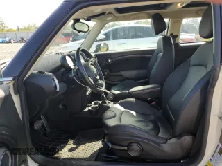 2011 MINI Hardtop S with VIN WMWSV3C50BTY15977, listed as a Copart auction lot 52802295 with 89,085 mi miles and Salvage title. Bid and sale history available at DreamBid. Image 7.