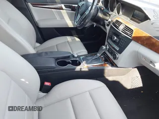 2013 Mercedes-Benz C 300 Sport с VIN WDDGF8AB2DG072641, выставлен на аукционе IAAI как лот 42622409 с пробегом 96 832 миль миль и . История ставок и продаж доступна на DreamBid. Изображение 5.
