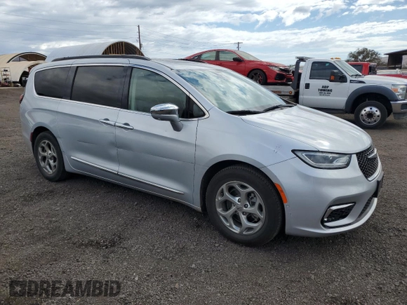 2022 Chrysler Pacifica Limited with VIN 2C4RC1GG7NR175799, listed as a Copart auction lot 63038045 with 32,317 mi miles and Clean title. Bid and sale history available at DreamBid. Image 4.