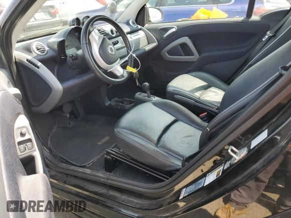 2014 Smart fortwo Passion z VIN WMEEJ9AA0EK788192, wystawiony jako Copart lot #68584984 z przebiegiem Nie podano mil oraz Szkoda całkowita • Salvage title. Historia ofert i sprzedaży dostępna na DreamBid. Obrazek 7.