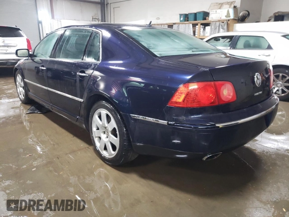 2004 Volkswagen Phaeton V8 z VIN WVWAF63D848008651, wystawiony jako Copart lot #78267004 z przebiegiem 146 193 mil mil oraz Szkody całkowita. Historia ofert i sprzedaży dostępna na DreamBid. Obrazek 2.