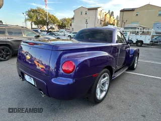 2004 Chevrolet SSR LS z VIN 1GCES14PX4B112618, wystawiony jako Copart lot #86660944 z przebiegiem 115 902 mil mil oraz Czysty tytuł • Clean title. Historia ofert i sprzedaży dostępna na DreamBid. Obrazek 4.
