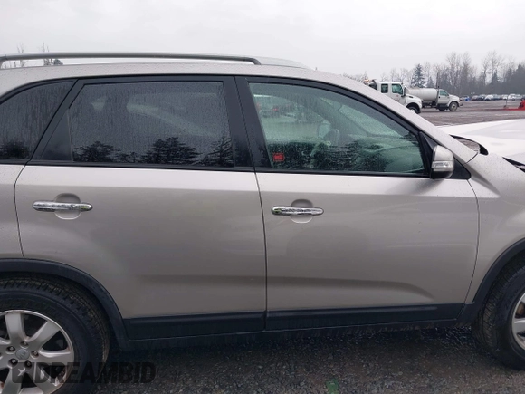 2013 Kia Sorento LX with VIN 5XYKT4A25DG379178, listed as a IAAI auction lot 41080352 with 112,927 mi miles. Bid and sale history available at carsss.com. Image 14.