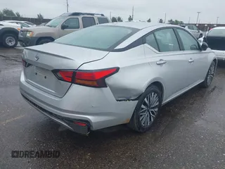 2025 Nissan Altima SV z VIN 1N4BL4DV0SN366601, wystawiony jako IAAI lot #42405749 z przebiegiem 4 790 mil mil oraz . Historia ofert i sprzedaży dostępna na DreamBid. Obrazek 4.