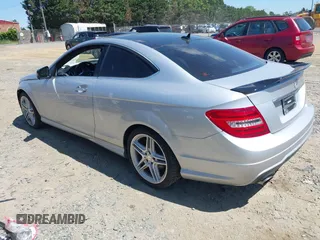 2014 Mercedes-Benz C 250 z VIN WDDGJ4HB2EG199369, wystawiony jako IAAI lot #42287574 z przebiegiem 19 774 mil mil oraz . Historia ofert i sprzedaży dostępna na DreamBid. Obrazek 3.