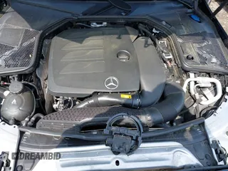 2019 Mercedes-Benz C 300 z VIN 55SWF8DB9KU321914, wystawiony jako IAAI lot #42032140 z przebiegiem 84 967 mil mil oraz . Historia ofert i sprzedaży dostępna na DreamBid. Obrazek 10.