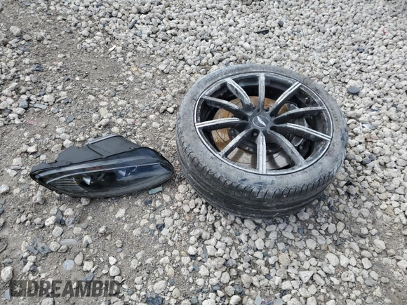 2019 Aston Martin Vantage z VIN SCFSMGAW6KGN01897, wystawiony jako Copart lot #51802505 z przebiegiem Nie podano mil oraz Szkoda całkowita • Salvage title. Historia ofert i sprzedaży dostępna na DreamBid. Obrazek 14.
