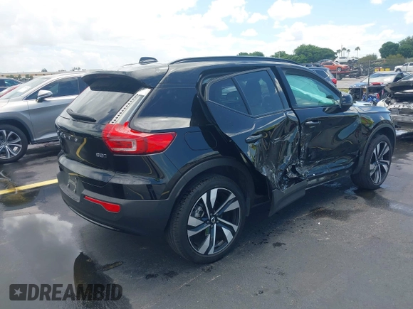 2024 Volvo XC40 Plus Dark Theme with VIN YV4L12UL5R2308371, listed as a IAAI auction lot 42516455 with 9,056 mi miles and . Bid and sale history available at DreamBid. Image 4.