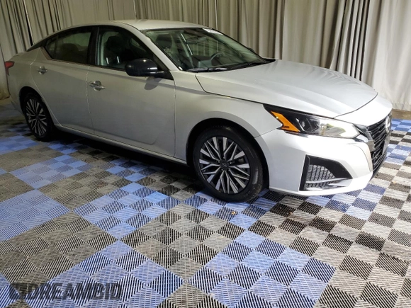 2024 Nissan Altima SV with VIN 1N4BL4DV6RN391075, listed as a Copart auction lot 62536375 with 31,190 mi miles and Clean title. Bid and sale history available at DreamBid. Image 4.