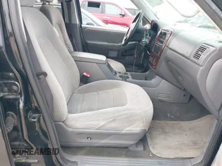 2005 Ford Explorer XLT z VIN 1FMZU73EX5UB58658, wystawiony jako IAAI lot #42162702 z przebiegiem 152 074 mil mil oraz . Historia ofert i sprzedaży dostępna na DreamBid. Obrazek 5.