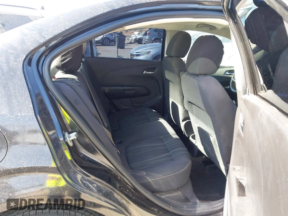2014 Chevrolet Sonic LT z VIN 1G1JC5SH5E4224501, wystawiony jako IAAI lot #42275218 z przebiegiem 119 370 mil mil oraz . Historia ofert i sprzedaży dostępna na DreamBid. Obrazek 8.