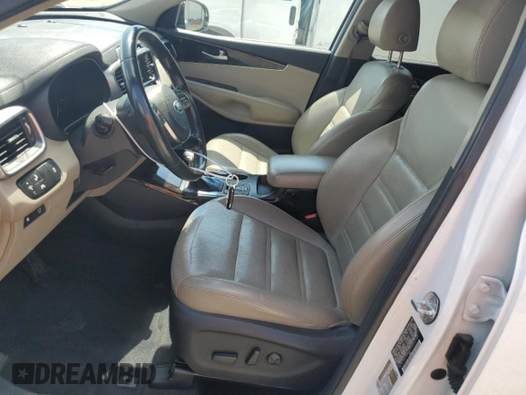2019 Kia Sorento EX z VIN 5XYPH4A59KG454740, wystawiony jako Copart lot #52552275 z przebiegiem 130 114 mil mil oraz Czysty tytuł • Clean title. Historia ofert i sprzedaży dostępna na DreamBid. Obrazek 7.