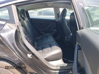 2020 Tesla Model 3 Standard Range Plus z VIN 5YJ3E1EA3LF611152, wystawiony jako IAAI lot #42256503 z przebiegiem 78 633 mil mil oraz . Historia ofert i sprzedaży dostępna na DreamBid. Obrazek 8.