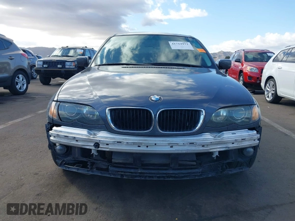 2002 BMW 3 Series 325i with VIN WBAET37482NG74460, listed as a IAAI auction lot 41712972 with 176,762 mi miles. Bid and sale history available at carsss.com. Image 12.