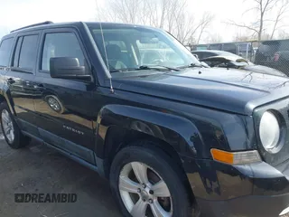 2011 Jeep Patriot Latitude z VIN 1J4NT1GB1BD171145, wystawiony jako IAAI lot #41867762 z przebiegiem 155 296 mil mil oraz . Historia ofert i sprzedaży dostępna na DreamBid. Obrazek 13.