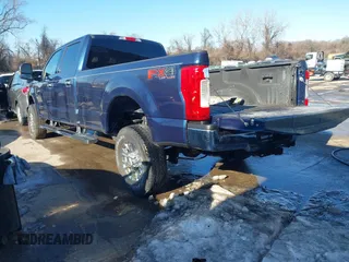 2018 Ford Super Duty F-250 SRW XL with VIN 1FT7W2B65JEB80445, listed as a IAAI auction lot 41320771 with 84,832 mi miles. Bid and sale history available at carsss.com. Image 3.
