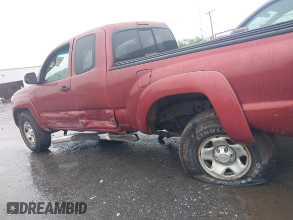 2005 Toyota Tacoma z VIN 5TEUU42N75Z051864, wystawiony jako IAAI lot #42357533 z przebiegiem 249 359 mil mil oraz . Historia ofert i sprzedaży dostępna na DreamBid. Obrazek 6.