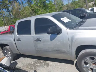 2010 Chevrolet Silverado 1500 LT with VIN 3GCRCSE04AG106550, listed as a IAAI auction lot 41917311 with 319,582 mi miles. Bid and sale history available at carsss.com. Image 13.