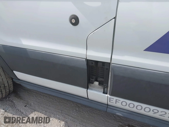 2015 Ford Transit Cargo z VIN 1FTNR1ZMXFKA45161, wystawiony jako IAAI lot #42181449 z przebiegiem 130 096 mil mil oraz . Historia ofert i sprzedaży dostępna na DreamBid. Obrazek 17.