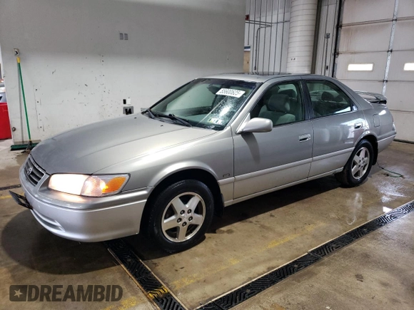 2001 Toyota Camry CE z VIN JT2BG22K410558183, wystawiony jako Copart lot #55600625 z przebiegiem 69 689 mil mil oraz Szkoda całkowita • Salvage title. Historia ofert i sprzedaży dostępna na DreamBid. Obrazek 1.